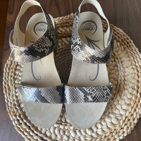 Abeo Una Wedge Sandal Size 10 Leather Snakeskin Summer Neutral Comfortable 10/10 - Picture 8 of 12
